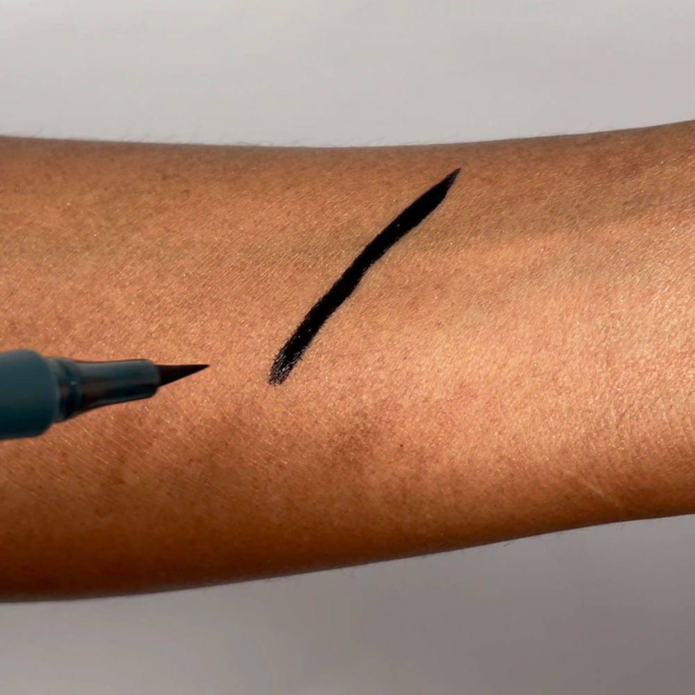 Caneta Delineadora de Olhos Preta Marília Mendonça By Océane - Eyeliner Queen 1,2ml - Imagem 4