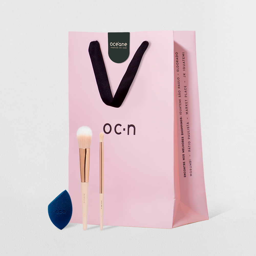 Kit Esponja de Maquiagem Azul + Pincel para Blush Ocn3 + Pincel para Sombra Ocn8 + Sacola de Presente Pequena (4 Produtos)